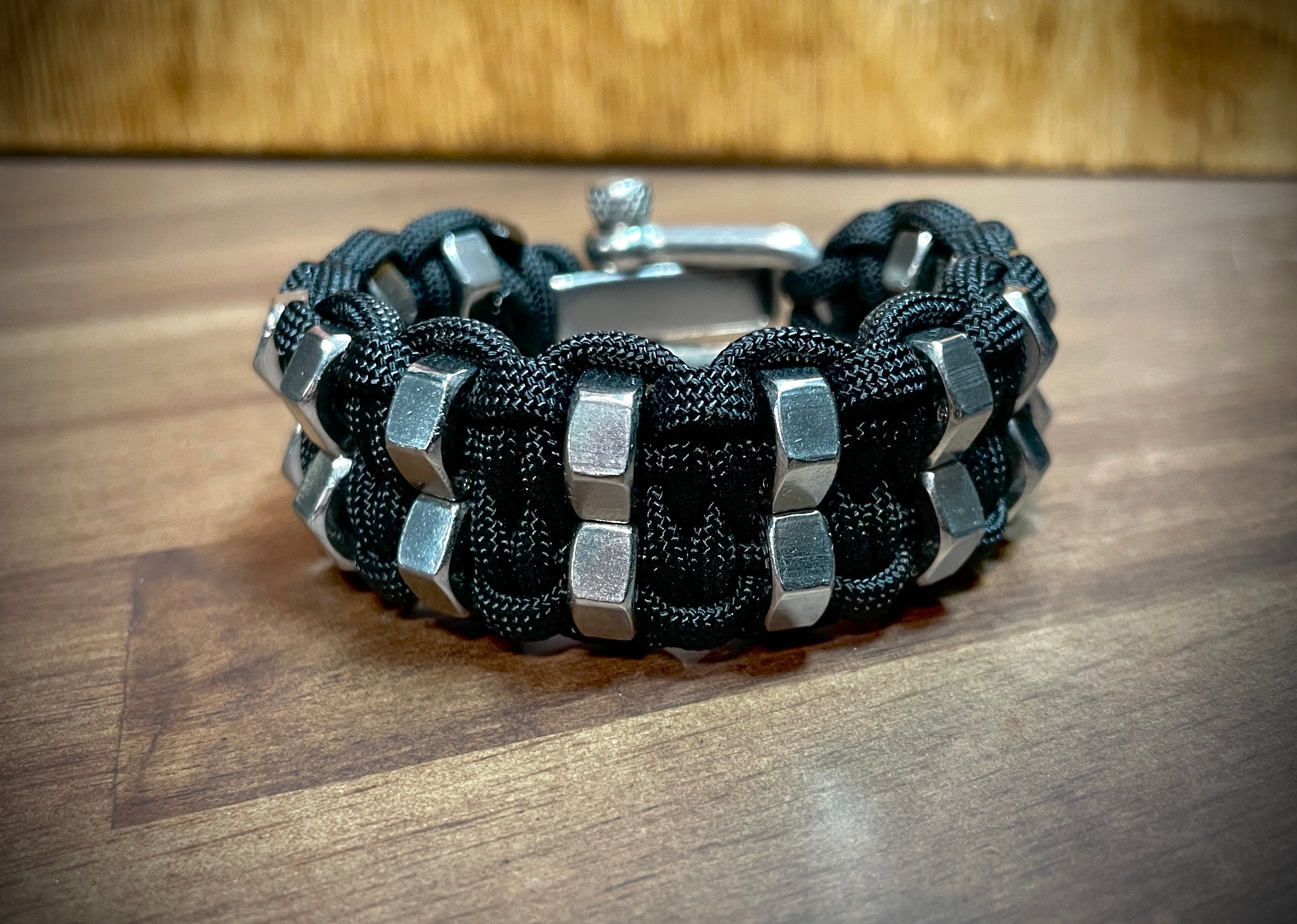 Custom stainless steel hex nut paracord bracelet. – Tactical Black Vault™